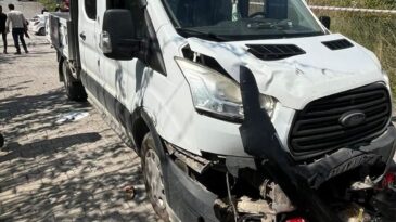 Motosiklet ile kamyonet çarpıştı: 1 ölü, 1 yaralı