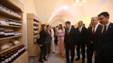 Kadın Emeği Yöresel Ürünler Pazarı Açıldı