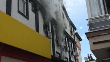 Antalya’da Apartman Dairesinde Yangın: 5 Kişi Hastaneye Sevk Edildi