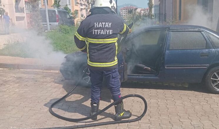 Hassa’da Park Halindeki Otomobil Yangın Çıkardı