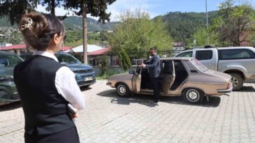 Hakkari’de Gaziye Hediye Edilen Araçla Yürekleri Isıtan Teşekkür