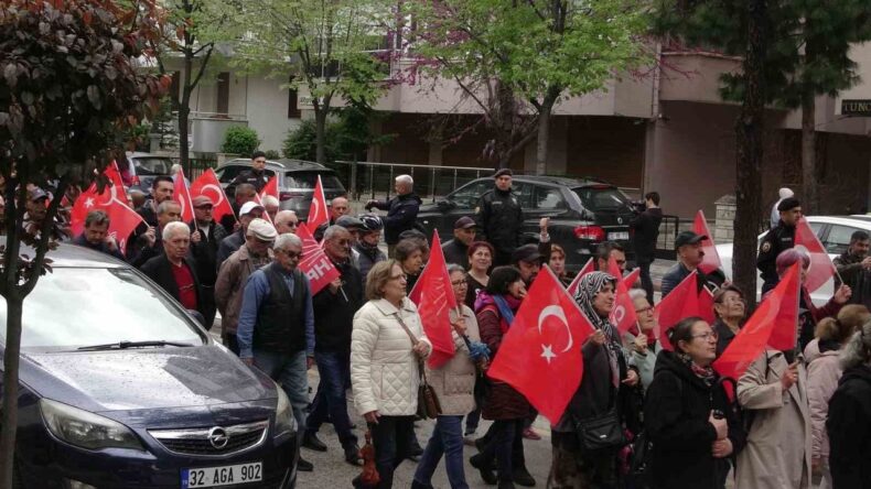 Isparta’da 1 Mayıs Emek ve Dayanışma Günü Halaylarla Kutlandı