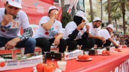 Antalya’da Acı Biber Yeme Yarışması Düzenlendi