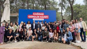 Antalya’da Çağdaş Gençlik Kampı Düzenlendi