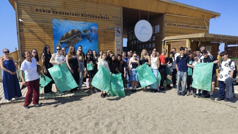 Erasmus ile Manavgat’a Gelen Öğrenciler Temizlik Etkinliği Düzenledi