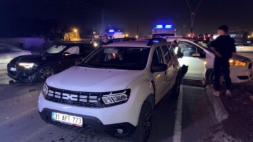 Zincirleme trafik kazasında 2 kişi yaralandı