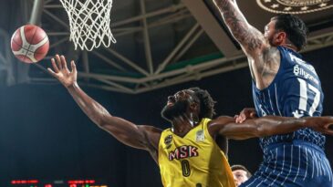Anadolu Efes, Mersin Spor’u Zorla Geçti