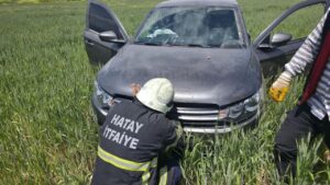 Hassa’da Tarlaya Uçan Otomobilin Sürücüsü Yaralandı