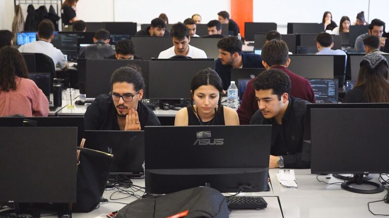ISUBÜ’de Teknoloji Haftası kapsamında etkinlik düzenlendi