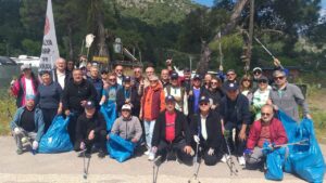 Antalya’da Kamp ve Karavan Tutkunları Olympos’ta Çevre Temizliği Yaptı
