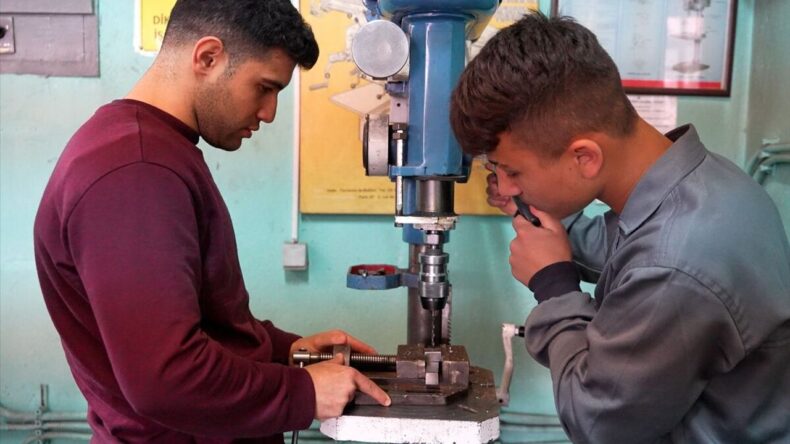 Isparta’da ‘Maarifin Kalbinde Marifetli Gençlik’ Uygulama Çalışmaları Sergilendi