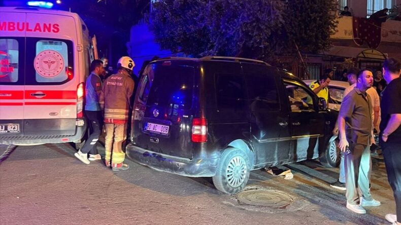 Otomobil ile hafif ticari aracın çarpışması sonucu 4 kişi yaralandı