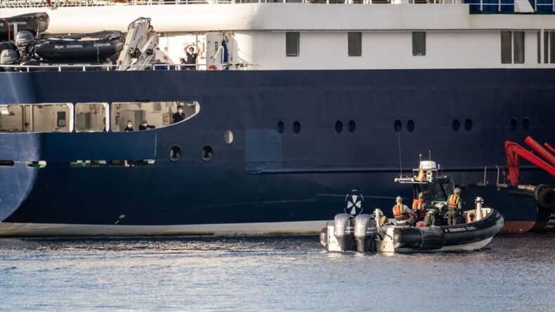 Hantavirüs vakalarının olduğu yolcu gemisi Rotterdam’a hareket etti