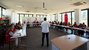 Mersin’de Türk Kızılay Gönüllülerine Engelli ve Yaşlı Bakımı Eğitimi Verildi