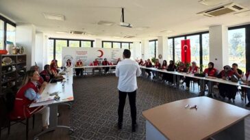 Mersin’de Türk Kızılay Gönüllülerine Engelli ve Yaşlı Bakımı Eğitimi Verildi
