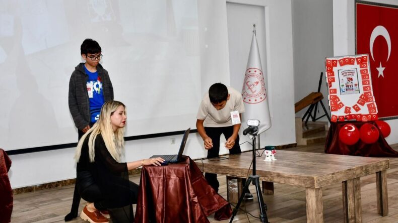 Silifke ilçesinde ‘Otto Robot Dans Şenliği’ düzenlendi
