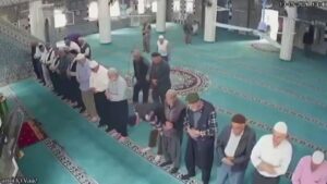 Adana’da Camide Kalp Krizi Geçiren Adam İmamın Müdahalesiyle Hayata Döndü
