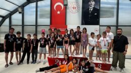 Kumluca’da Yüzme Yarışları Düzenlendi