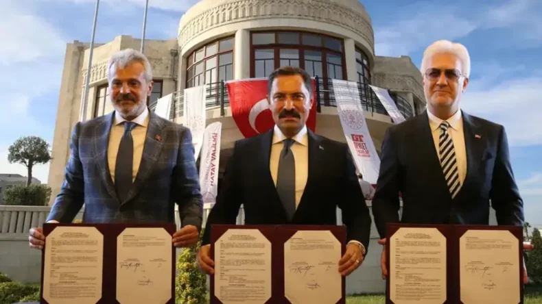 Devlet Tiyatroları Tarihi Meclis Binası’nda Sahne Açtı