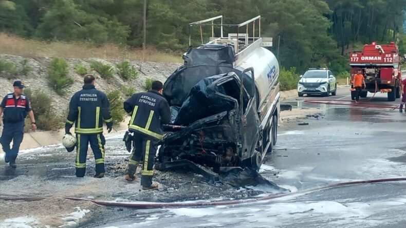 Antalya’da akaryakıt yüklü tankerde çıkan yangın söndürüldü