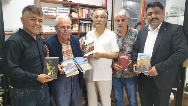 Antalya’da 83 Yaşındaki Terzi Kitap Okumaya Adandı