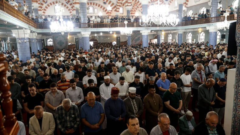 Adana, Mersin, Hatay ve Osmaniye’de Kurban Bayramı namazı kılındı