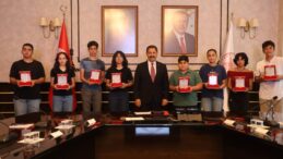 Antakya’da 25 öğrenci YKS ilk bine girdi, 8 tam puan aldı