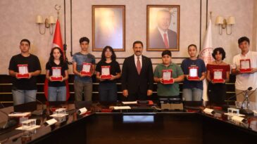 Antakya’da 25 öğrenci YKS ilk bine girdi, 8 tam puan aldı