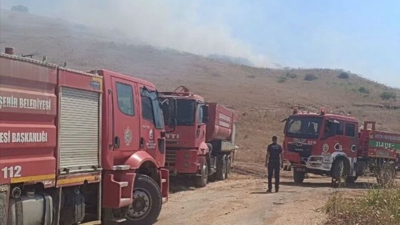Hatay’da Makilik Alana Sıçrayan Anız Yangını Söndürüldü