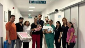 Defne Devlet Hastanesi’nde 29 Haftalık İkizlerin Mucizevi İyileşme Süreci