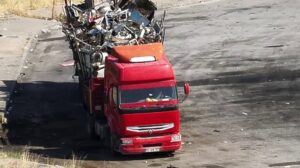 O-53 Otoyolu’nda aşırı yüklü TIR jandarma denetiminde durduruldu