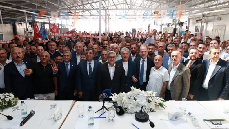AK Parti Hatay toplantısında 25 yıllık yol haritası konuşuldu