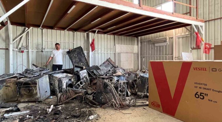 Antakya’da beyaz eşya yangınında 60 ürün zarar gördü