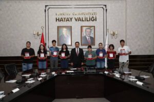 Hatay’da LGS ve YKS’de derece yapan 33 öğrenci ödüllendirildi