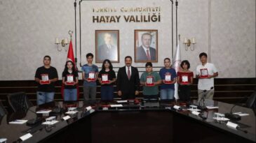 Hatay’da LGS ve YKS’de derece yapan 33 öğrenci ödüllendirildi