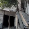 Antakya Balıkçılar Çarşısı’ndaki Yıkık Bina Can Güvenliğini Tehdit Ediyor