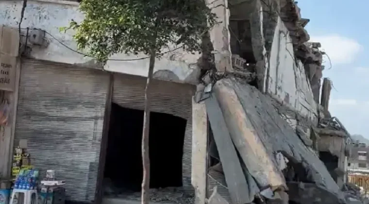 Antakya Balıkçılar Çarşısı’ndaki Yıkık Bina Can Güvenliğini Tehdit Ediyor