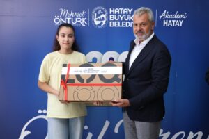 Hatay’da YKS ve LGS’de Dereceye Giren Öğrencilere Ödül Töreni