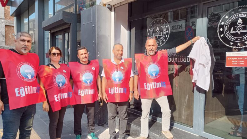İskenderun’da Eğitim-İş’ten Okullarda Şiddete Karşı Beyaz Önlük Tepkisi