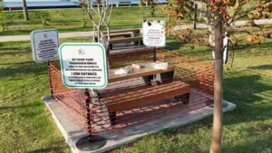 İskenderun Sahilinde Çevre Kirliliğine İronik ve Çarpıcı Tepki