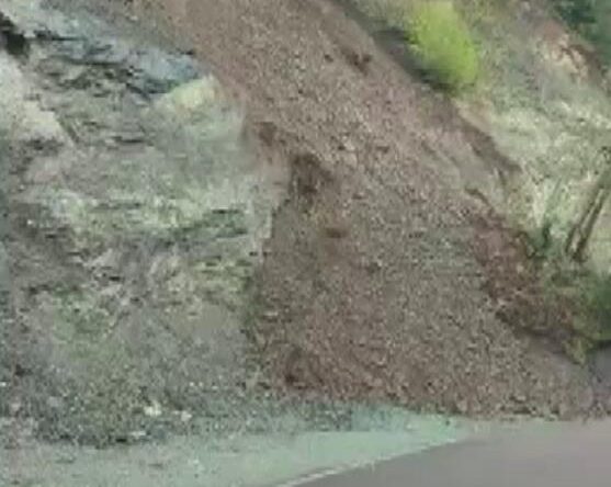 Dörtyol Kocadüz Yaylası Yolunda Toprak Kayması: Ulaşım Kapandı