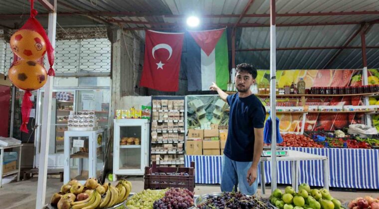 Hassa’da Genç Esnaf 3 Yıldır İsrail Menşeli Ürünleri Satmıyor