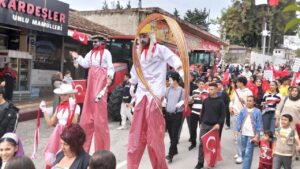 Altınözü Zeytin Festivali Başladı: Kent Meydanı Hizmete Açıldı