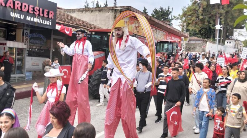Altınözü Zeytin Festivali Başladı: Kent Meydanı Hizmete Açıldı